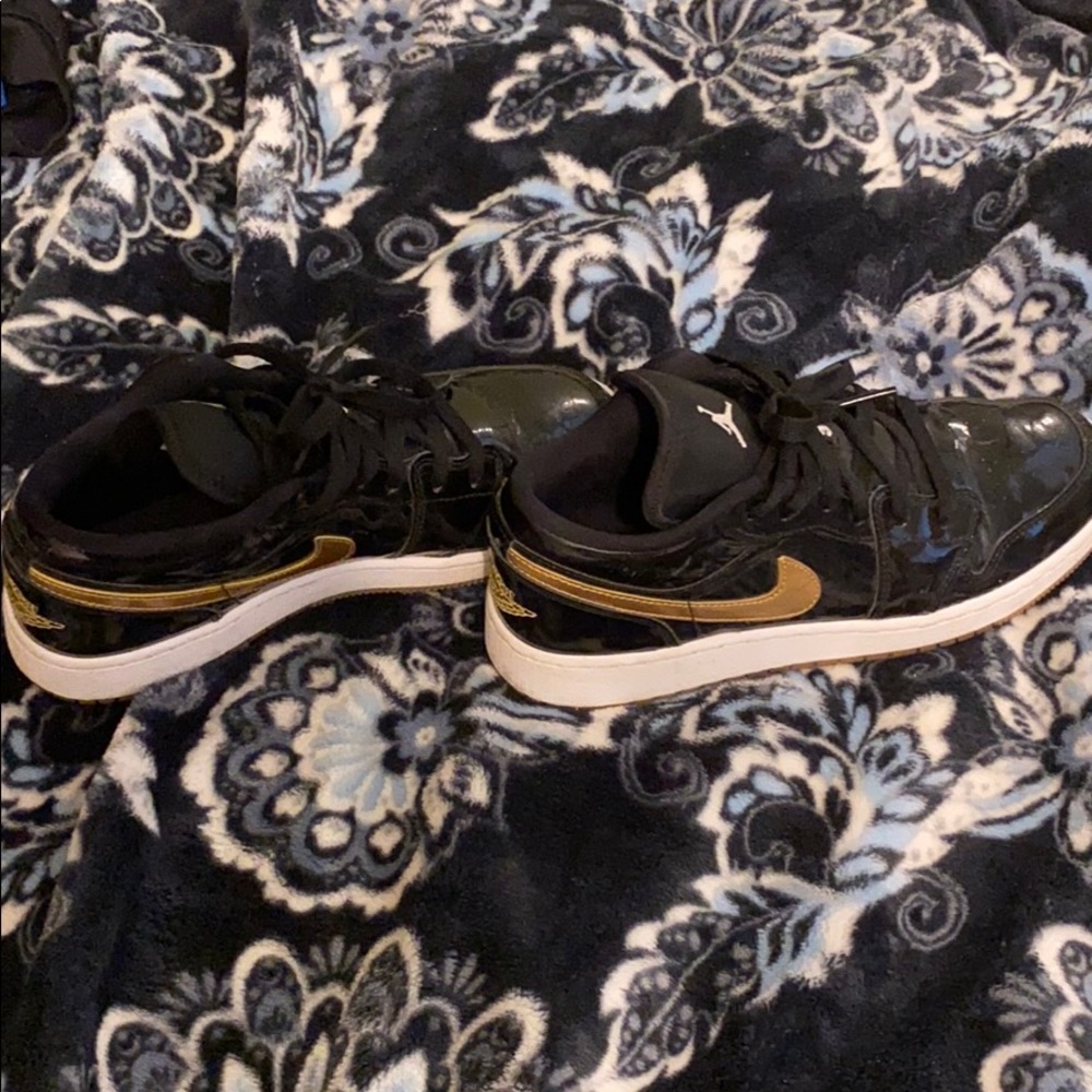 Jordan 1 Retro low Black Gold Patent shoes